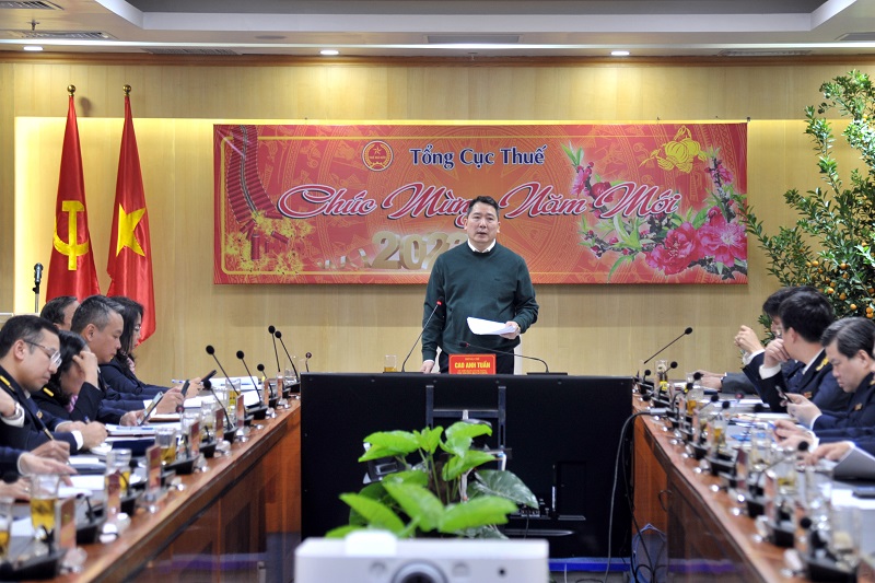 Thứ trưởng Bộ Tài chính Cao Anh Tuấn phát biểu chỉ đạo tại cuộc họp.
