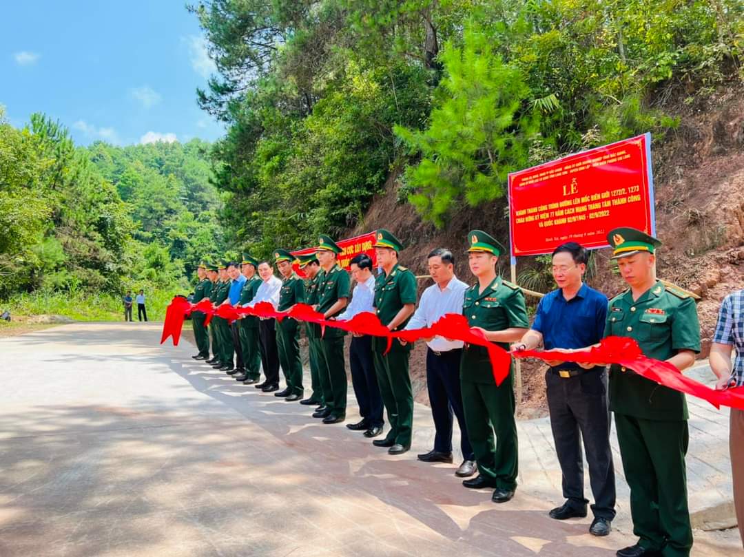 Lễ khánh thành công trình “Thắp sáng đường tuần tra biên giới” do Agribank Chi nhánh Lạng Sơn tài trợ