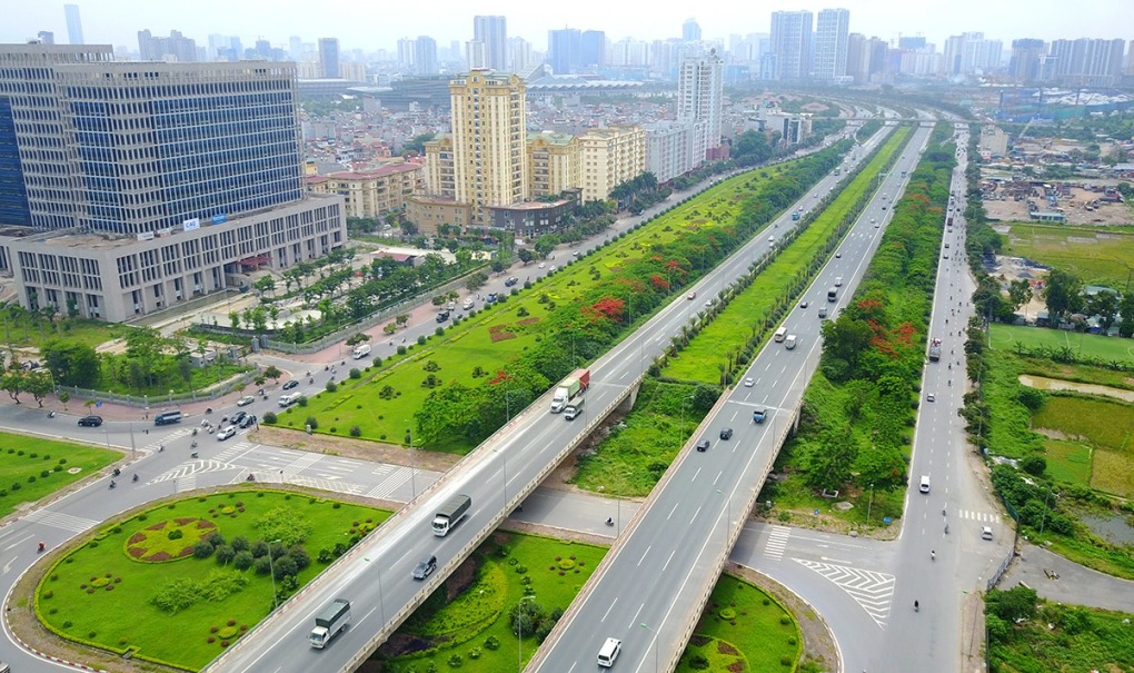 Đại lộ Thăng Long dài khoảng 30 km, là tuyến huyết mạch hướng tâm phía Tây, nối trung tâm Hà Nội với Hòa Bình và các tỉnh Tây Bắc