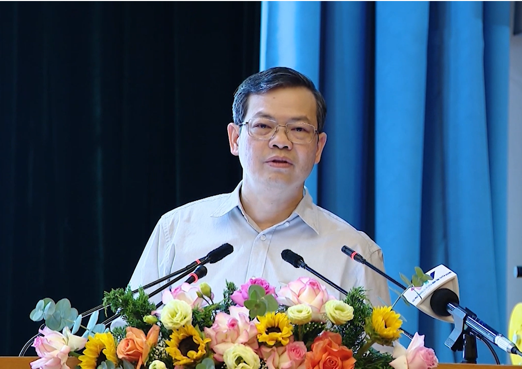 Nguyễn Văn Sơn, Chủ tịch UBND tỉnh phát biểu tại hội nghị. 