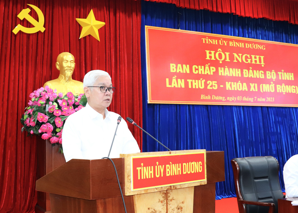 Bí thư Tỉnh ủy Nguyễn Văn Lợi phát biểu chỉ đạo tại hội nghị