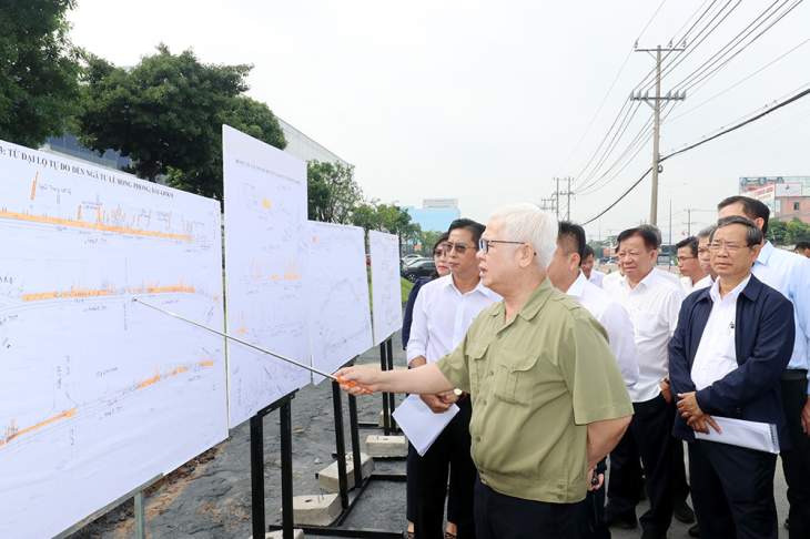 Nguyễn Văn Lợi kiểm tra tình hình thi công dự án nâng cấp, mở rộng Quốc lộ 13