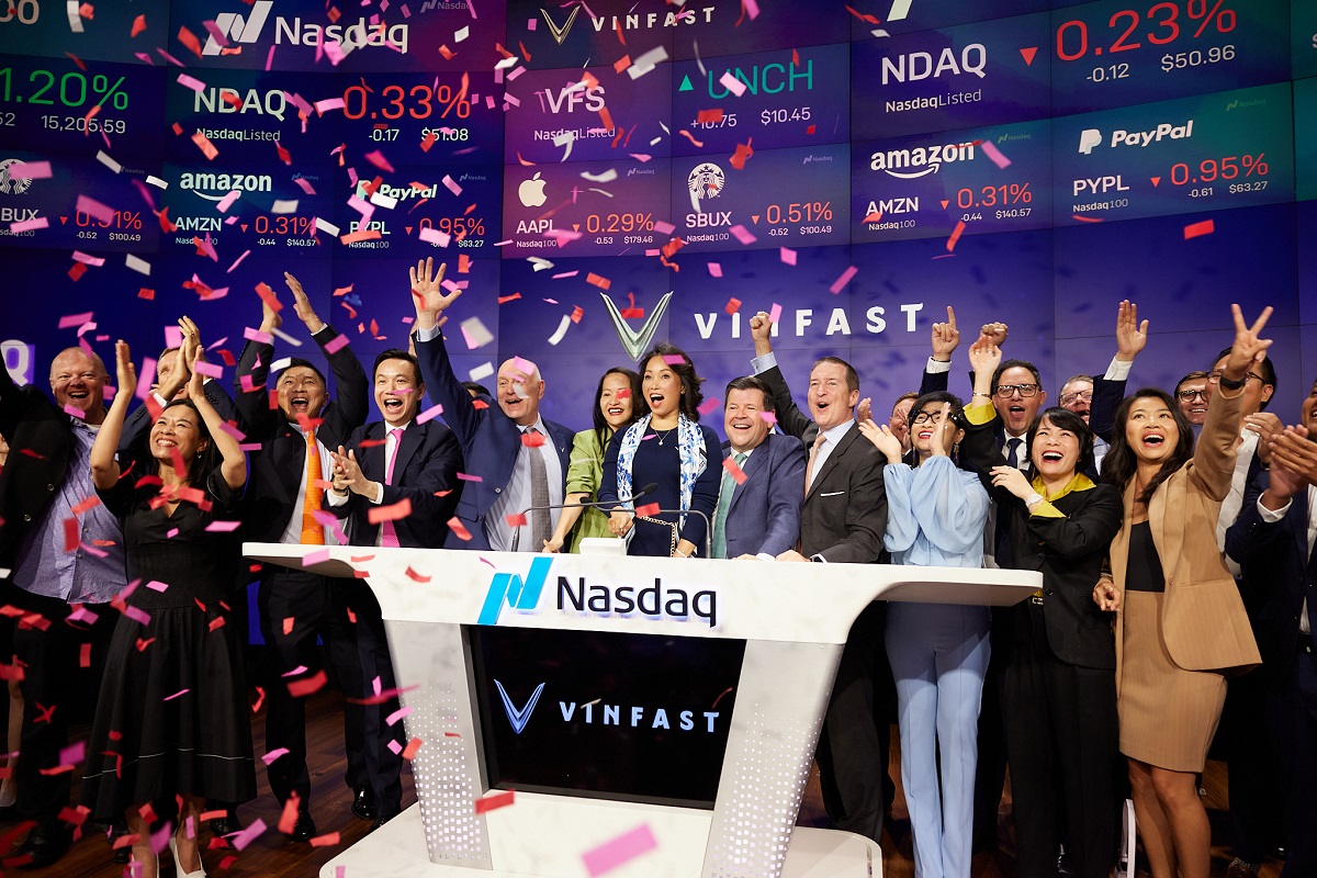 Đại diện VinFast tại lễ rung chuông và chính thức ra mắt trên Nasdaq Global Select Market.