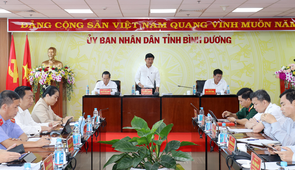 Ông Võ Văn Minh, Phó Bí thư Tỉnh ủy, Chủ tịch UBND tỉnh phát biểu chỉ đạo tại phiên họp