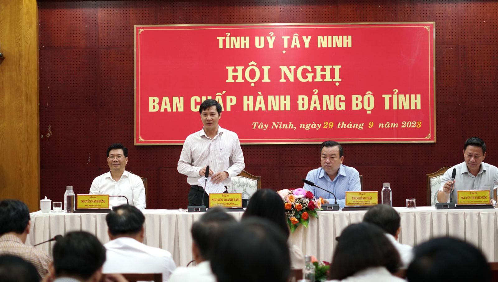 Bí thư Tỉnh uỷ, Chủ tịch HĐND tỉnh Nguyễn Thành Tâm kết luận hội nghị.