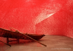 Mở cửa triển lãm sắp đặt ‘thủy triều cảm xúc” của nghệ sĩ Chiharu Shiota tại Việt Nam