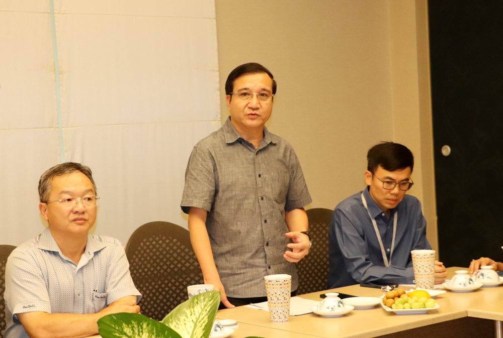 Ông Nguyễn Tiến Thành - Chủ tịch Hiệp hội Gốm sứ Bình Dương kiến nghị tại buổi làm việc
