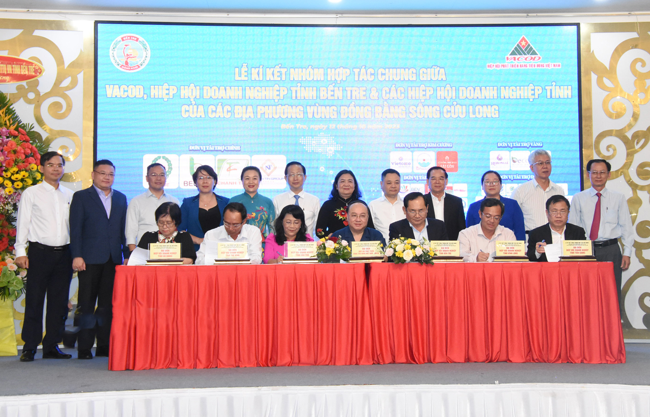 Hiệp hội Phát triển Hàng tiêu dùng Việt Nam - VACOD đã cùng Hiệp hội Doanh nghiệp tỉnh Bến Tre và Hiệp hội Doanh nghiệp các tỉnh miền Tây tổ chức lễ ký kết “Thoả thuận hợp tác chung”.