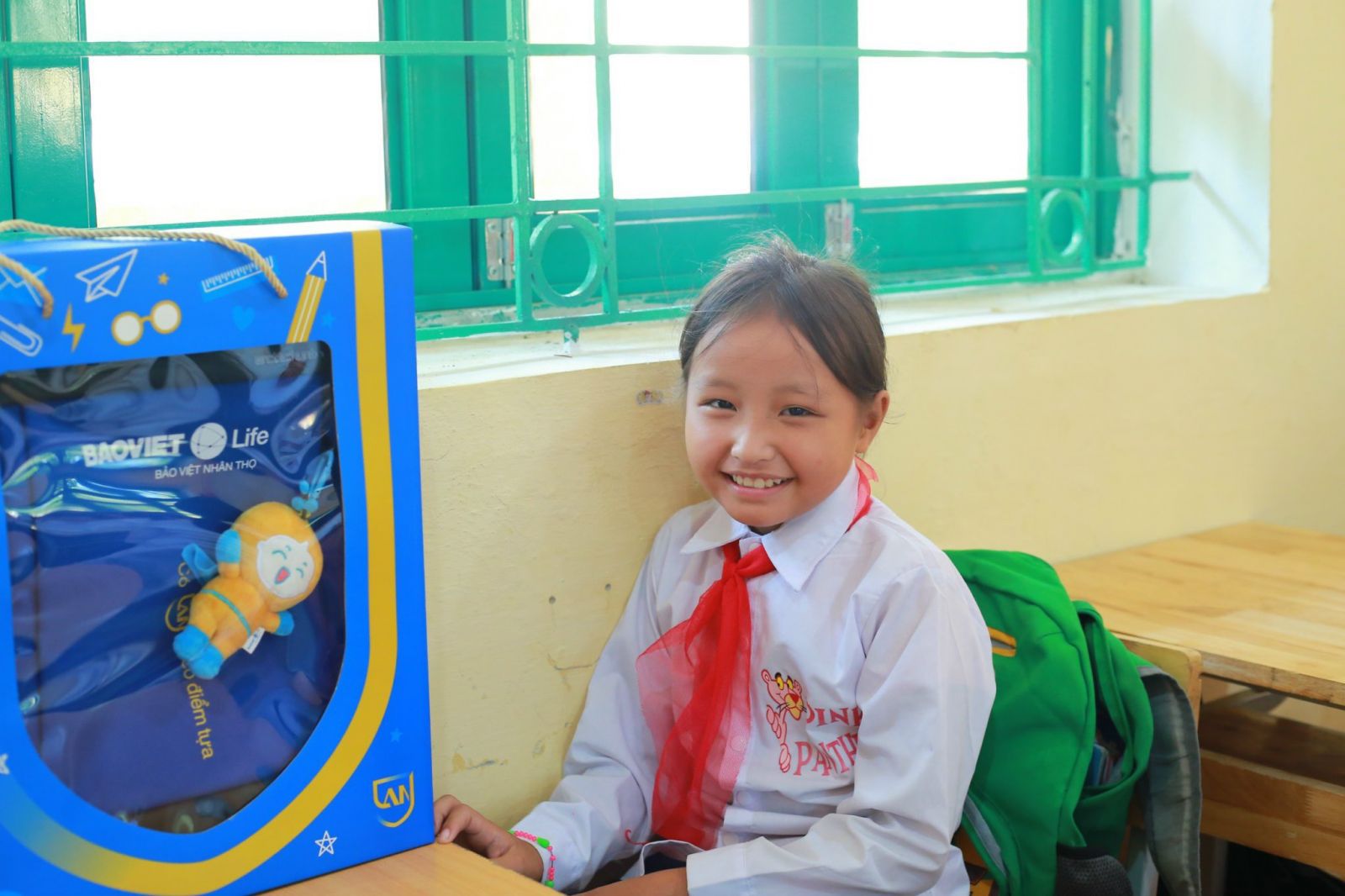 Mỗi chiếc balo “Quà vui tới trường” của Bảo Việt Nhân thọ sẽ là người bạn đồng hành, trở thành điểm tựa tinh thần để các em và gia đình an tâm vượt qua mọi thử thách, biến ước mơ thành hiện thực
