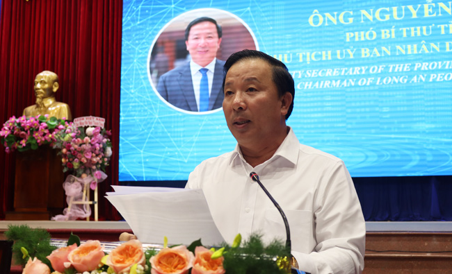 Chủ tịch UBND tỉnh – Nguyễn Văn Út phát biểu khai mạc hội nghị