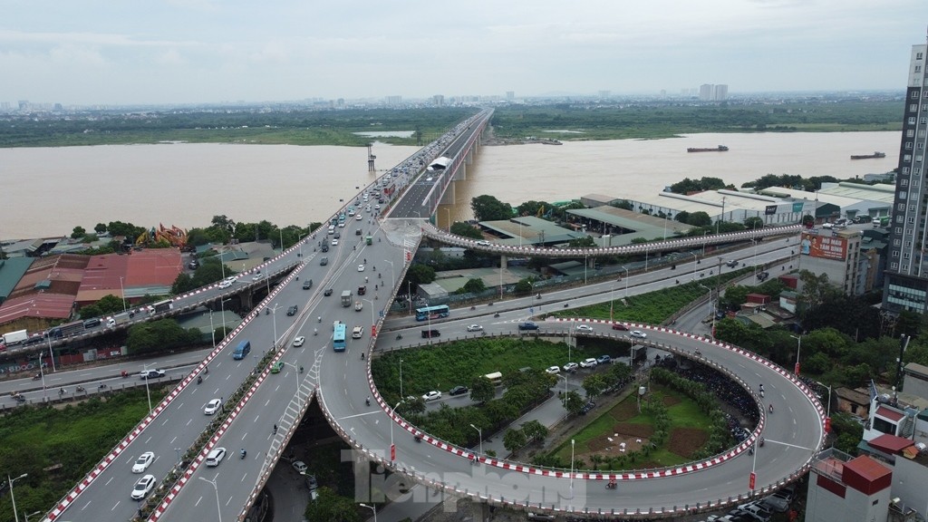 Cầu Vĩnh Tuy 2 đáp ứng nhu cầu vận tải tăng cao giữa trung tâm Thủ đô với phía Bắc và Đông Bắc thành phố.