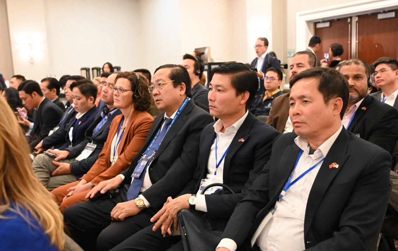 Đoàn công tác tỉnh Long An tham dự Tọa đàm