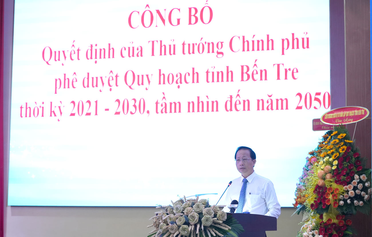 Phó chủ tịch Thường trực UBND tỉnh Bến Tre Nguyễn Trúc Sơn - Chủ tịch Hội đồng Quy hoạch tỉnh đã công bố Quyết định của Thủ tướng Chính phủ phê duyệt Quy hoạch tỉnh Bến Tre thời kỳ 2021 - 2030, tầm nhìn đến năm 2050.