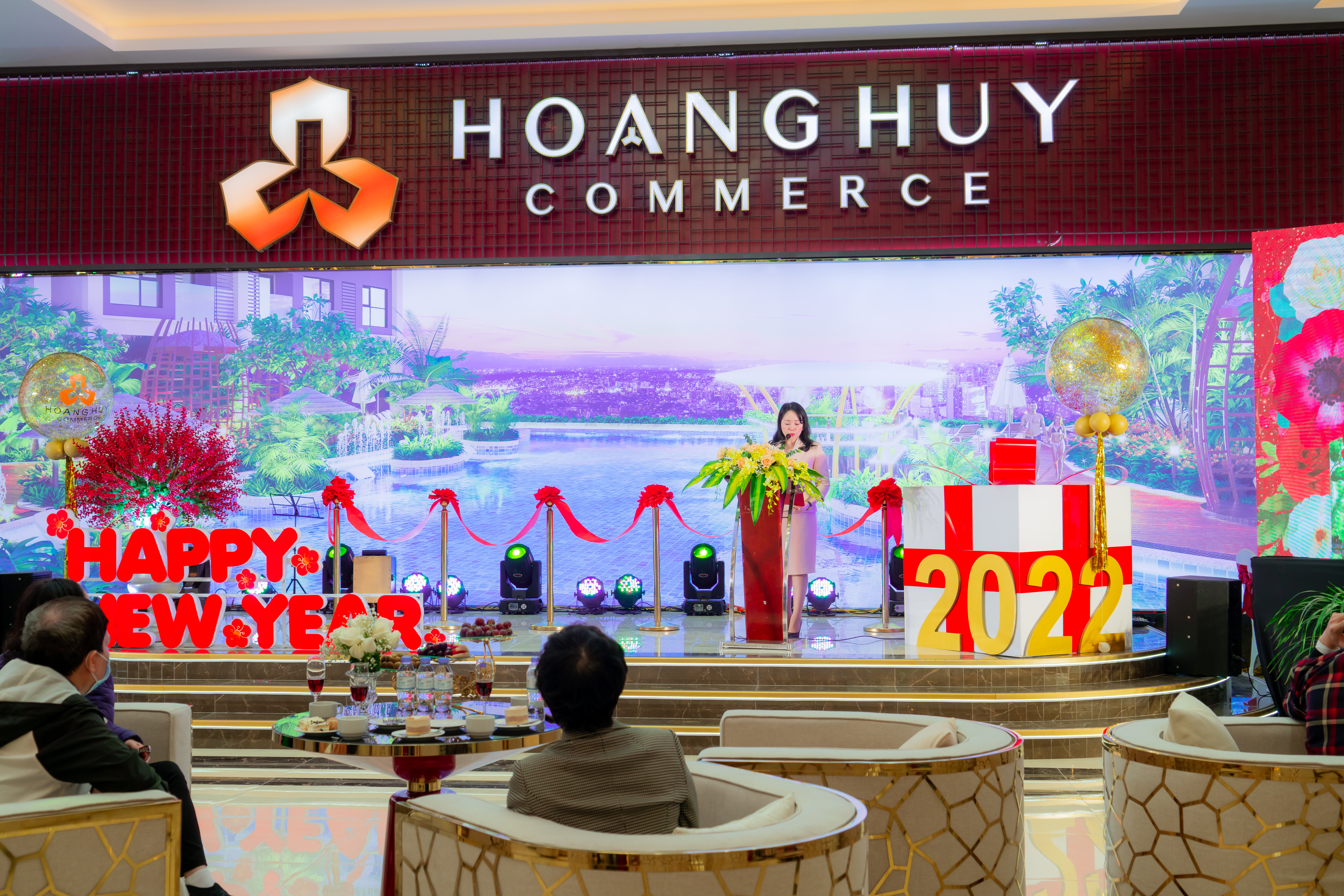 Bà Phạm Thị Thu Huyền – Đại diện Tập đoàn Hoàng Huy phát biểu khai mạc khai trương căn hộ mẫu Hoang Huy Commerce