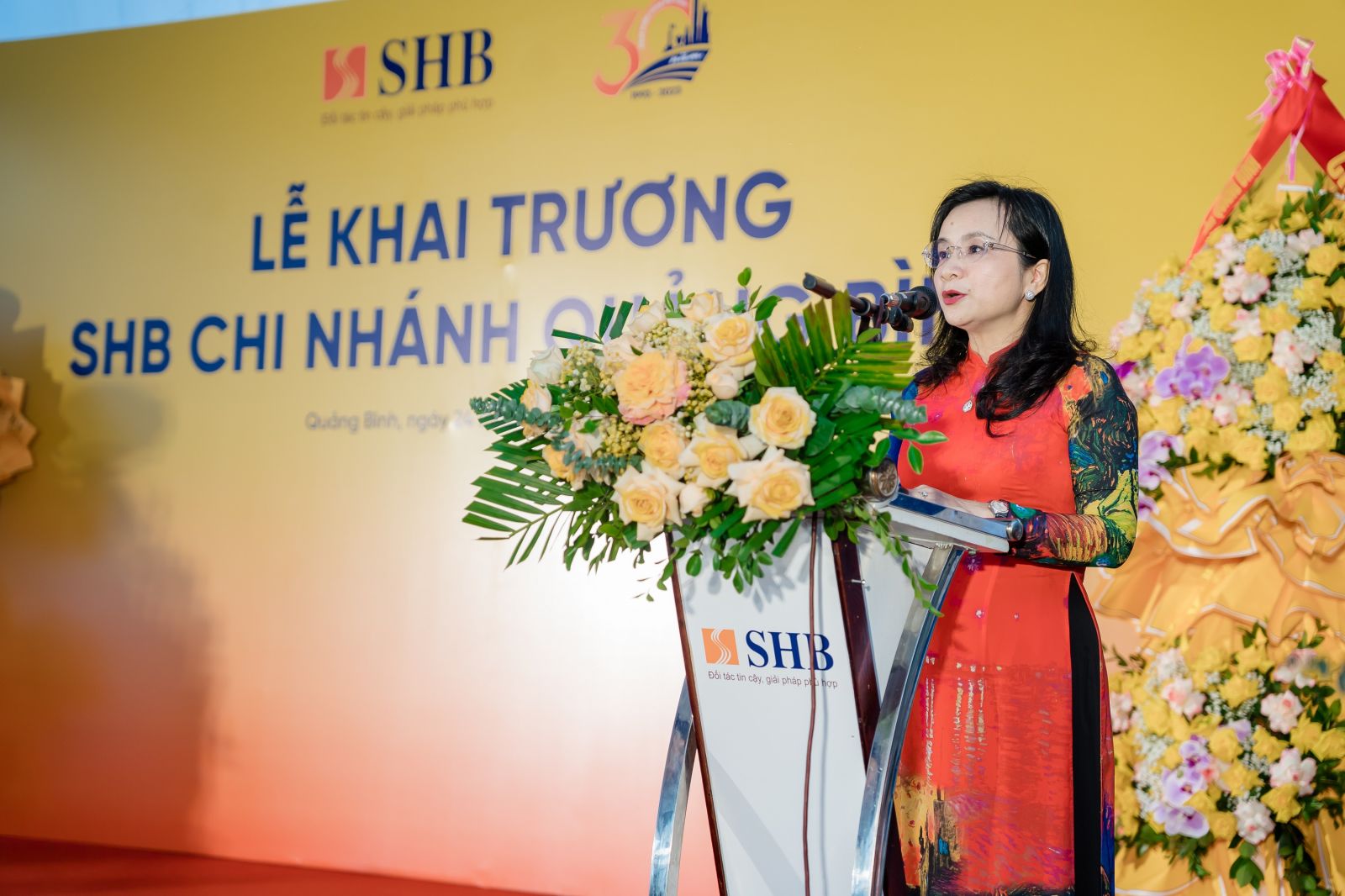 Phát biểu tại Lễ khai trương, Tổng Giám đốc Ngô Thu Hà nhấn mạnh SHB Quảng Bình sẽ hoạt động an toàn, hiệu quả, phát triển vững mạnh đóng góp vào sự phát triển kinh tế xã hội của tỉnh nói riêng và cả nước nói chung