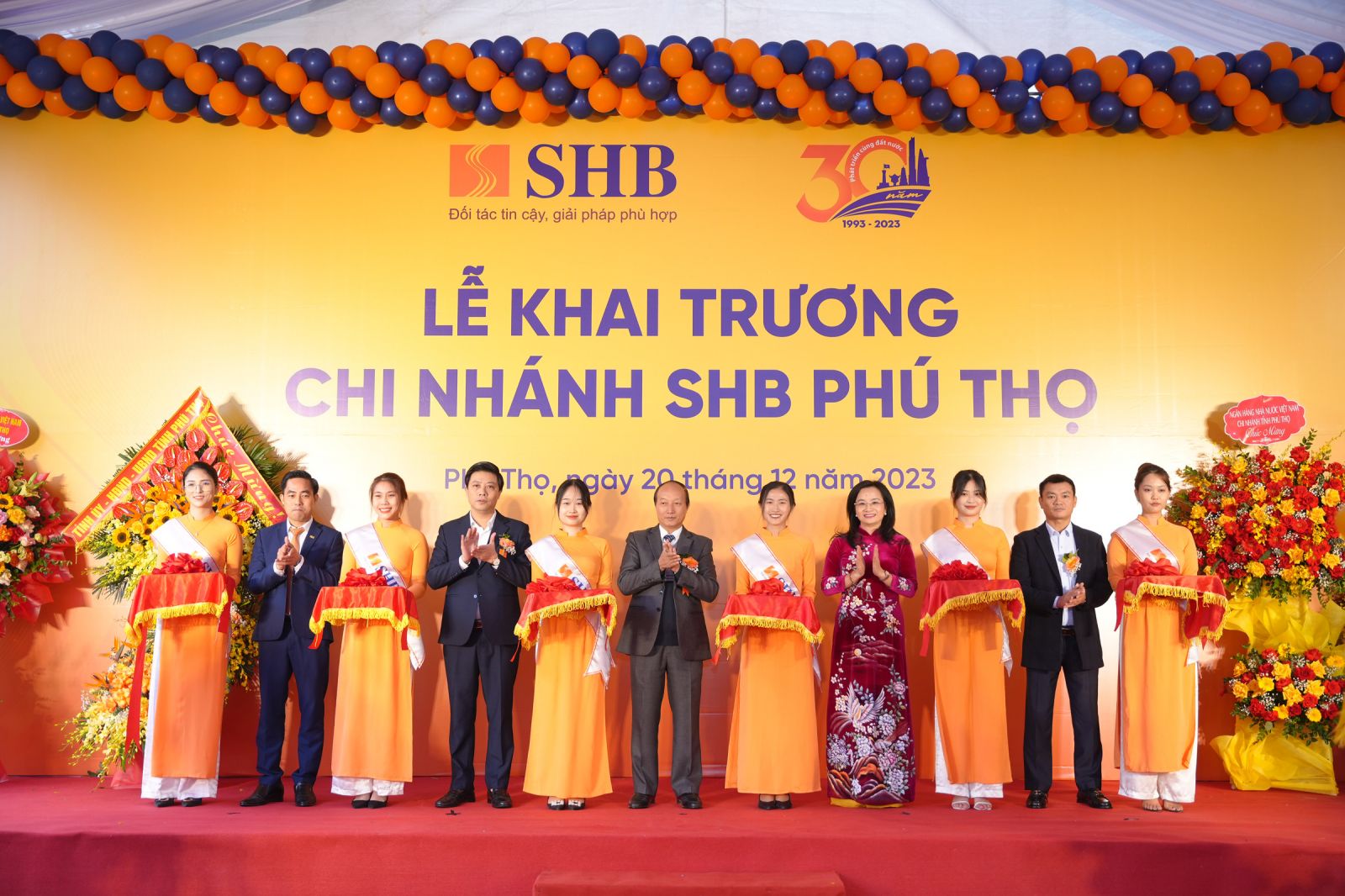 Ngày 20/12, SHB Phú Thọ gia nhập thị trường tài chính địa bàn tỉnh Phú Thọ, hứa hẹn sẽ phục vụ tốt hơn thị trường dịch vụ ngân hàng bán lẻ đầy tiềm năng khu vực Đông Bắc Bộ