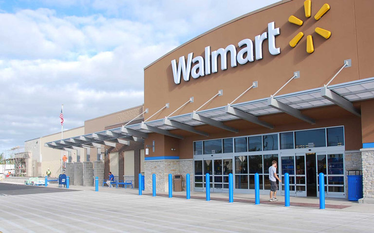 Walmart đã nâng mức lương sau khi luật thuế mới được thông qua