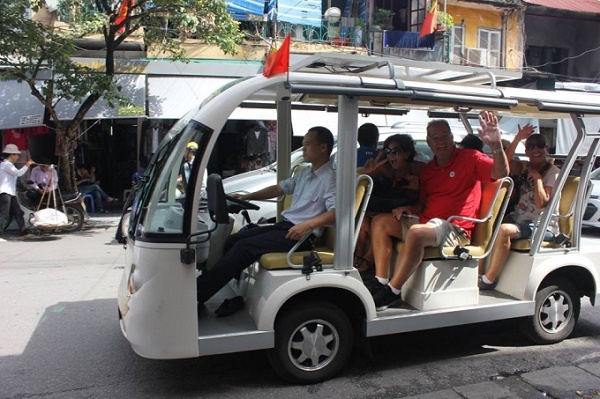 Xe bus điện ở các thành phố mới chỉ thực hiện chức năng phục vụ du lịch.