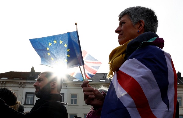 Người dân Anh phản đối Brexit vẫn tiến hành biểu tình trên đường phố London. Ảnh: Reuters