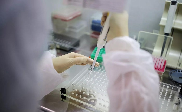 Trung Quốc đang nỗ lực đối đầu với dịch cúm mới khi đưa vào thử nghiệm hàng loạt nhiều loại thuốc chống dịch