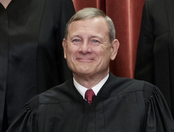 Chánh án Tòa án Tối cao Mỹ John Roberts chứng nhận tuyên thệ ở mặt tây Đồi Capitol 