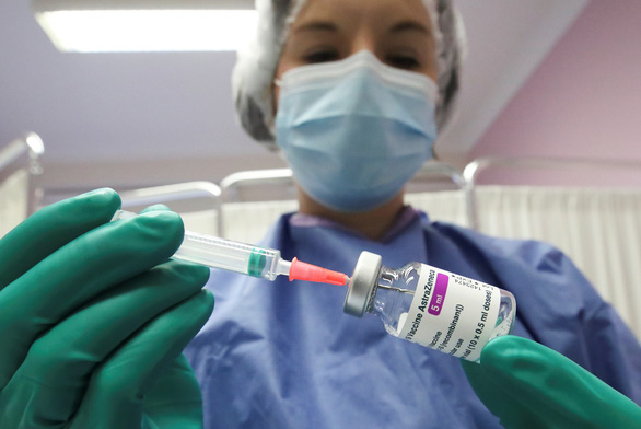 Các quốc gia đang đẩy nhanh việc phân phối vắc xin ra cộng đồng để nhanh chóng ngăn chặn sự lây lan của đại dịch