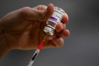 Vắc xin AstraZeneca gây chứng đông máu hiếm gặp: Vẫn còn nhiều tranh cãi