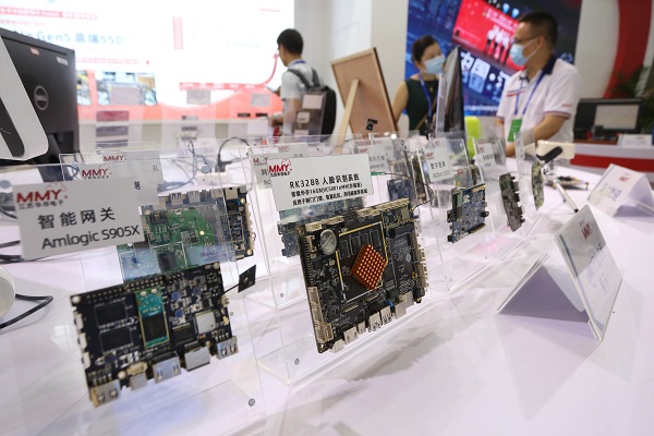 ác sản phẩm bán dẫn được trưng bày tại Hội nghị Bán dẫn Thế giới 2020 ở Nam Kinh, Trung Quốc,