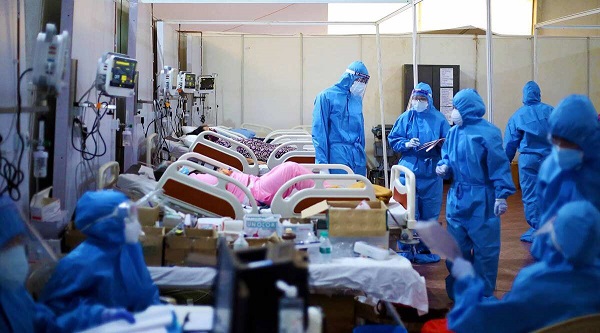Các bệnh viện tại Ấn Độ đang quá tải do sự bùng phát của dịch COVID-19