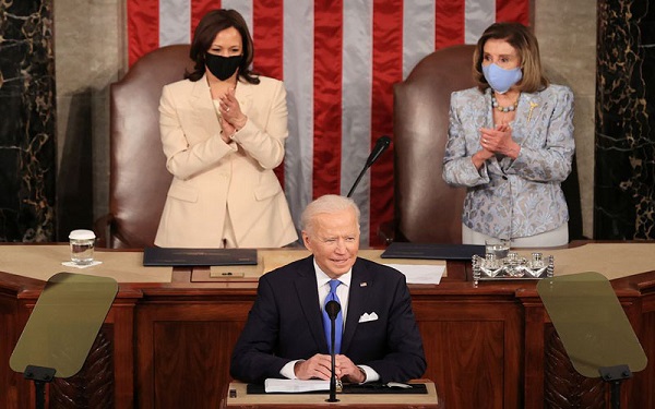 Tổng thống Joe Biden phát biểu trước Quốc hội Mỹ, ngày 28-4. (Ảnh: Reuters)