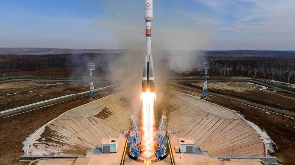 Một tên lửa mang theo 36 vệ tinh được phóng từ Sân bay vũ trụ Vostochny ở Nga. Ảnh: Getty Images