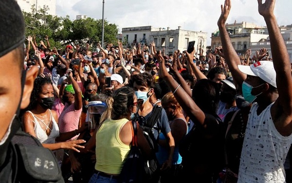 Người dân Cuba xuống đường biểu tình