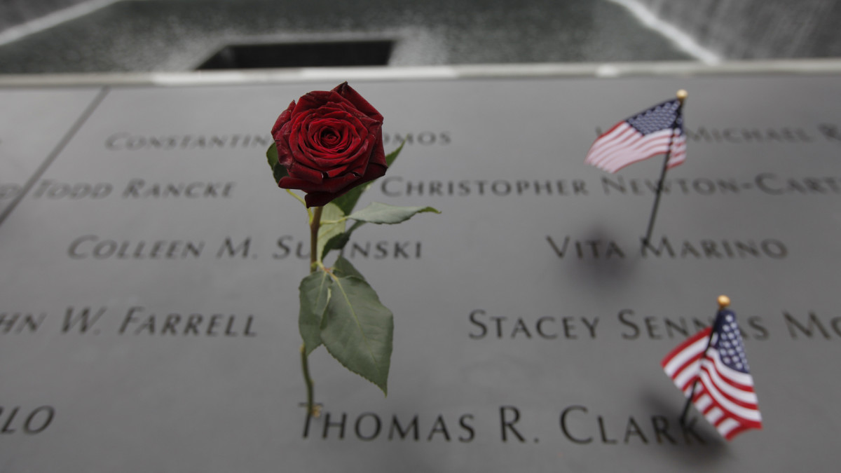 Bảng khắc tên các nạn nhân tại khu tưởng niệm WTC. Ảnh: Getty Images