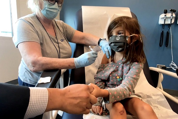 Mỹ triển khai tiêm chủng vaccine COVID-19 cho trẻ em 