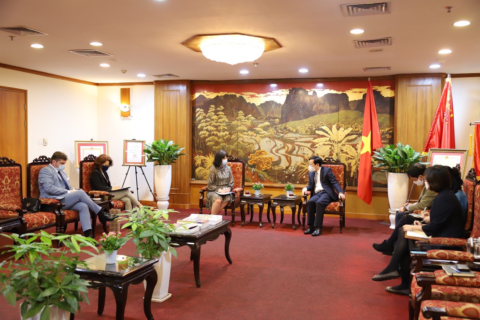 Buổi làm việc giữa Chủ tịch VCCI và Đại sứ Rumani tại Việt Nam