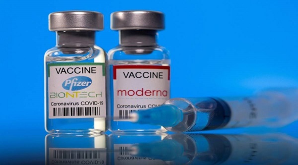 Các hãng dược lớn đang có những nhận xét khác nhau về hiệu quả của vaccine hiện nay trước biến chủng Omicron