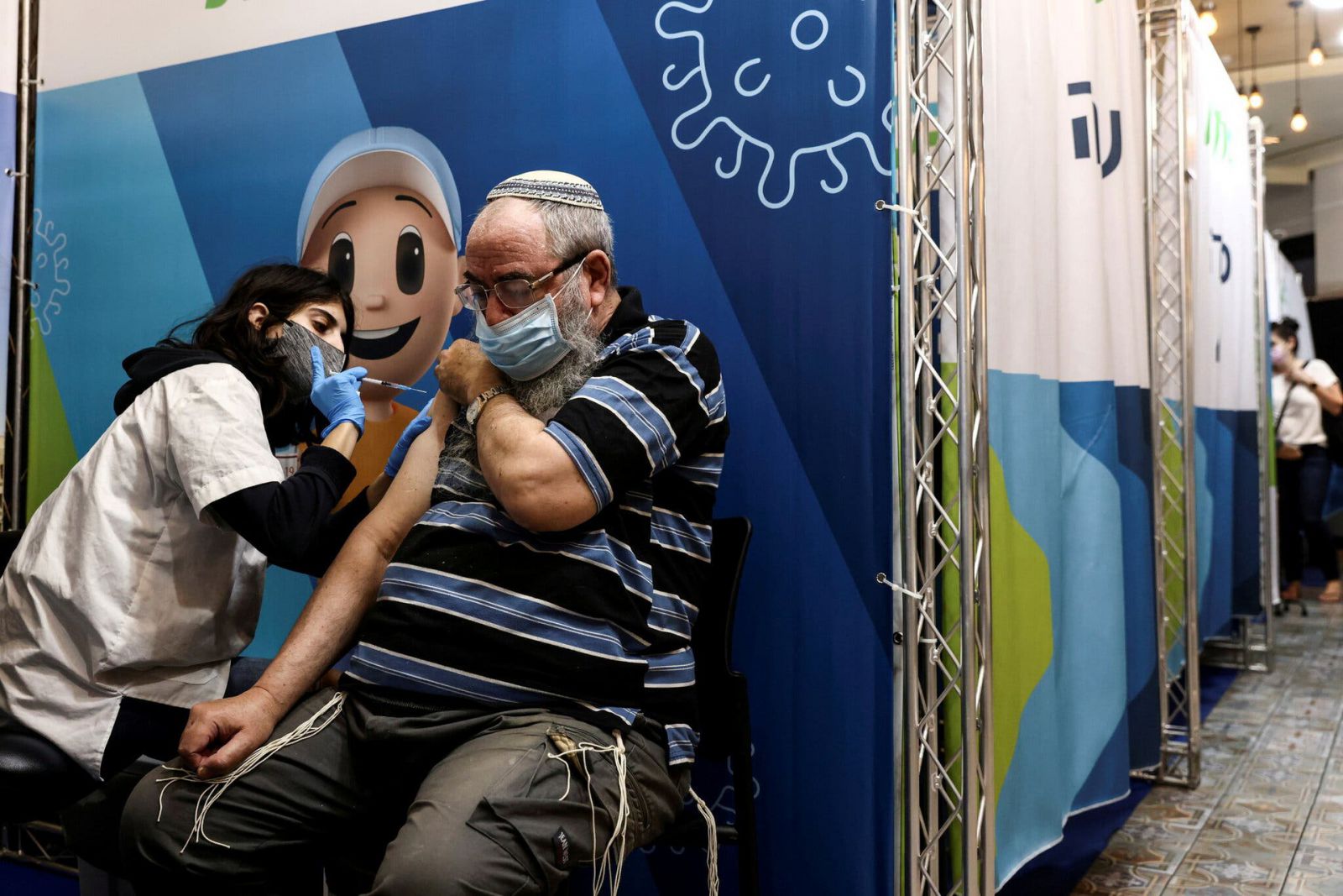 Israel đang dẫn đầu thế giới trong nỗ lực tiêm chủng vaccine mũi tăng cường