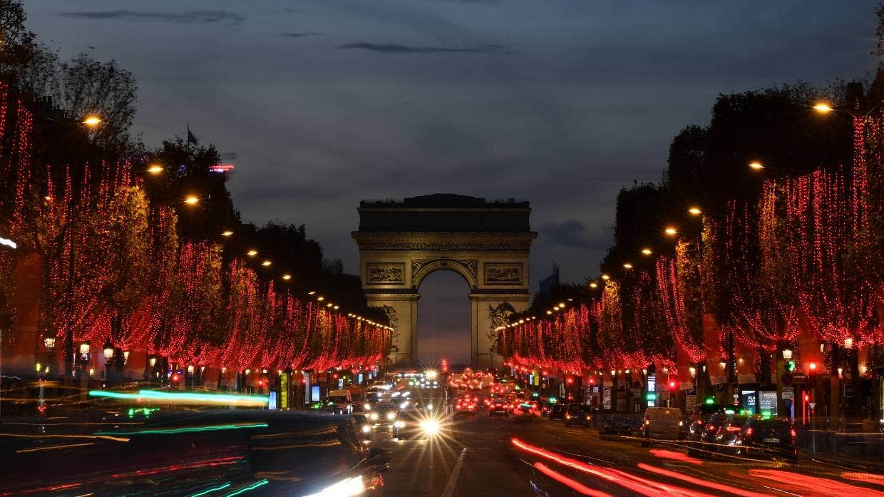 Lễ đón giao thừa truyền thống gần Đại lộ Champs-Elysees của Paris không diễn ra trong năm nay.