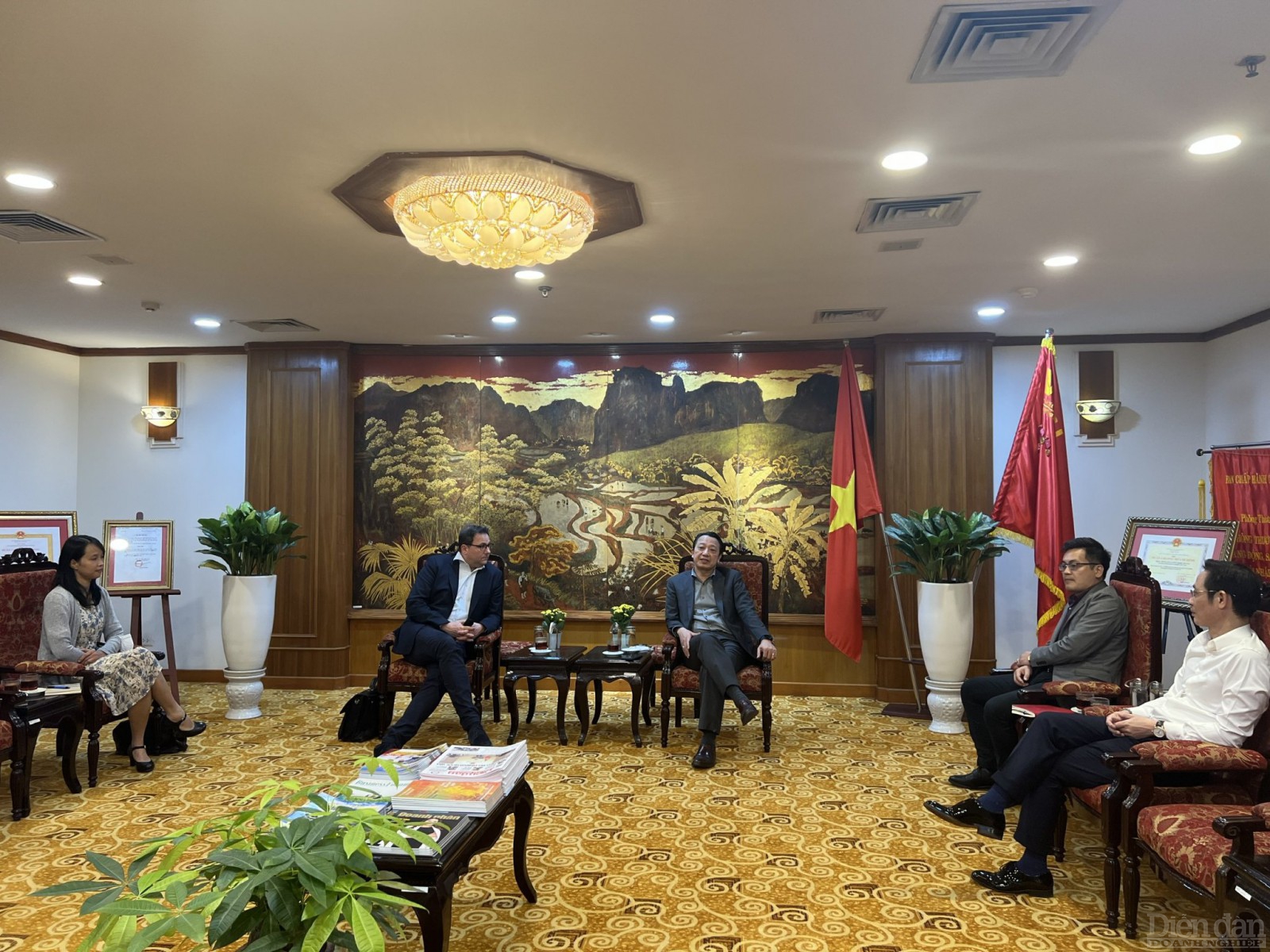 Phó Chủ tịch VCCI Nguyễn Quang Vinh làm việc cùng Phó Chủ tịch Cấp cao Tomra Wolfgang Ringel