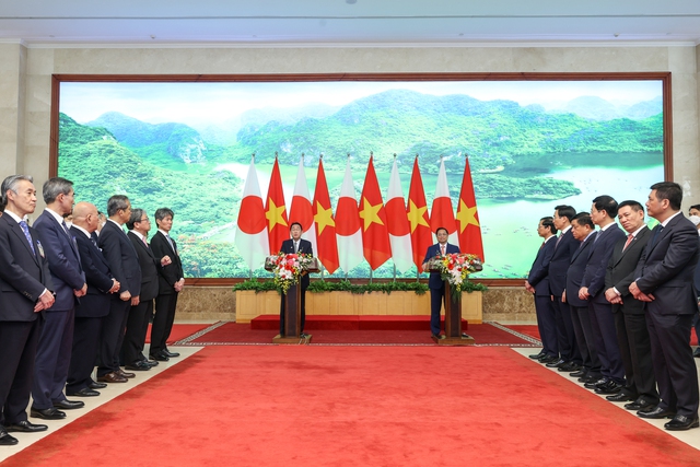 Thủ tướng Phạm Minh Chính và Thủ tướng Nhật Bản Kishida Fumio đã có cuộc gặp gỡ báo chí thông báo kết quả hội đàm. Ảnh VGP