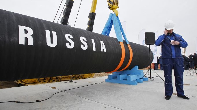  gói trừng phạt mới sẽ cắt giảm 2/3 lượng dầu nhập khẩu từ Nga