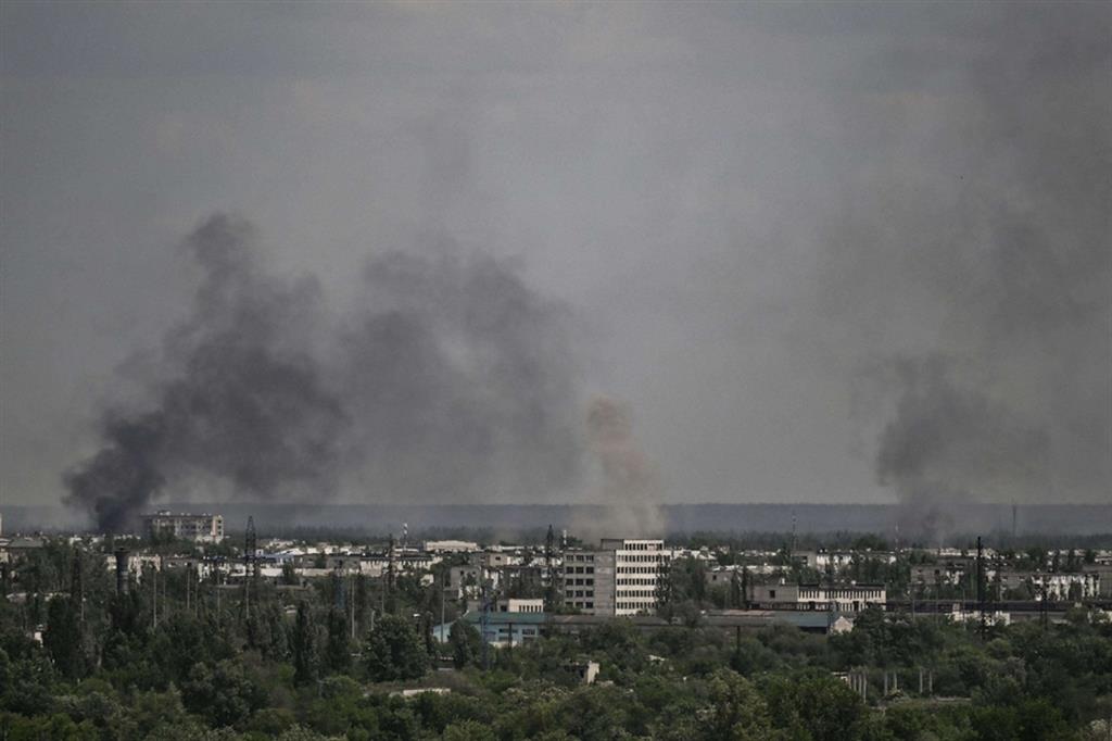 Thành phố Severodonetsk hứng chịu nhiều đợt pháo kích 