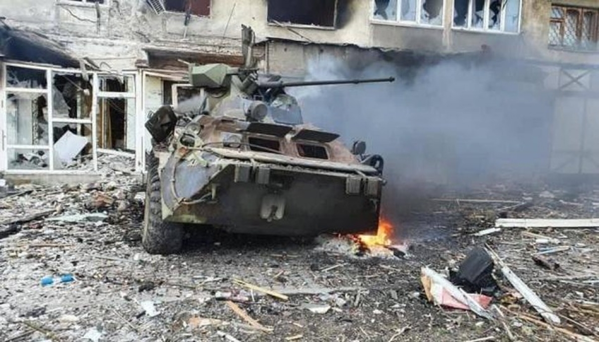Một chiếc xe tăng bị hư hại sau các cuộc giao tranh giữa Nga và Ukraine. Ảnh: Ukrinform.