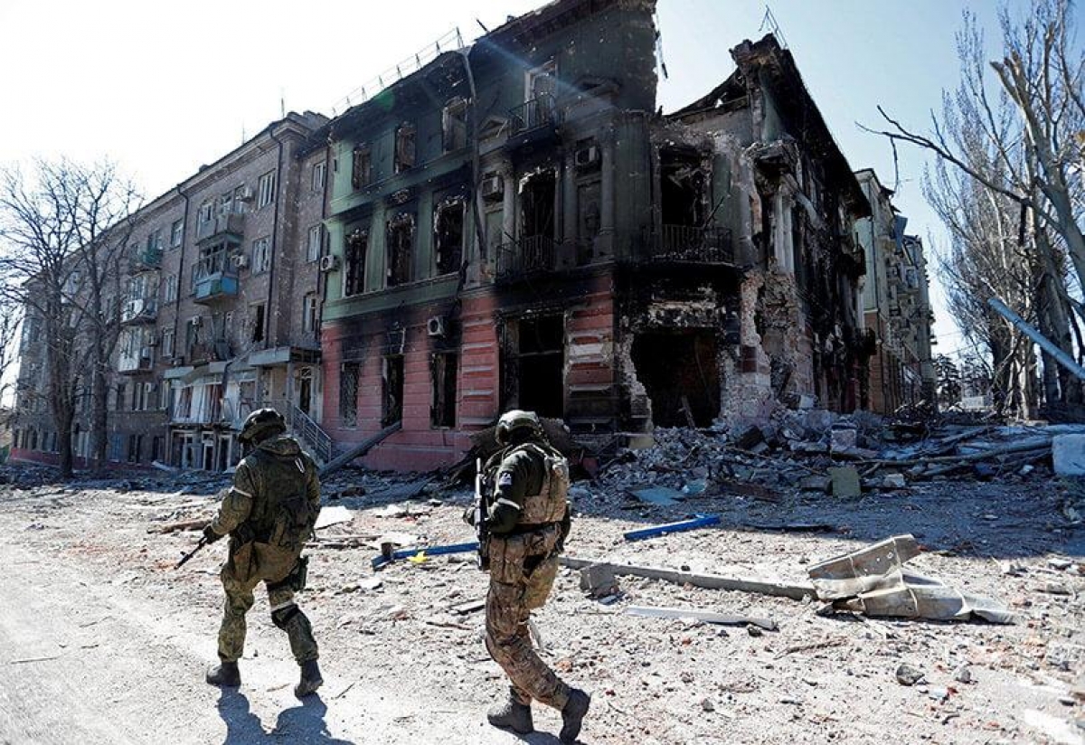 Lực lượng ủng hộ Nga tại thành phố Mariupol. Ảnh: Reuters