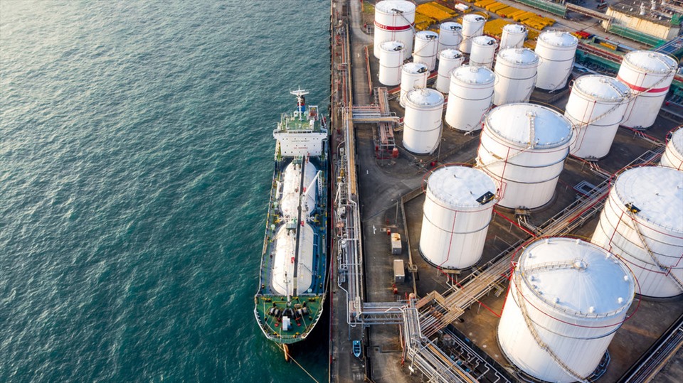 Iran đã hạ giá dầu để cạnh tranh với dầu Nga tại thị trường Trung Quốc
