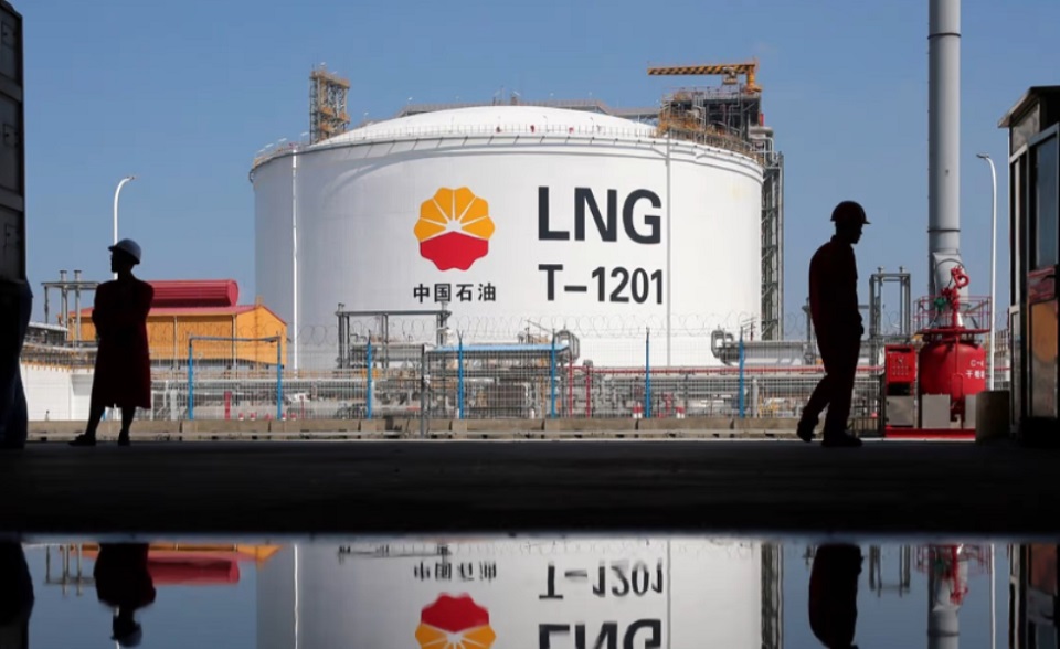 bồn chứa LNG ở cảng Như Đông, thành phố Nam Thông, tỉnh Giang Tô, Trung Quốc. Ảnh: Reuters