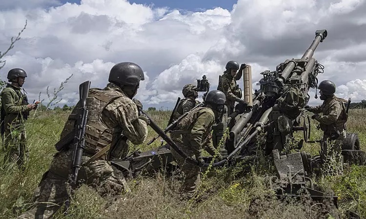 Quân đội Ukraine chuẩn bị khai hỏa vào các vị trí của Nga 