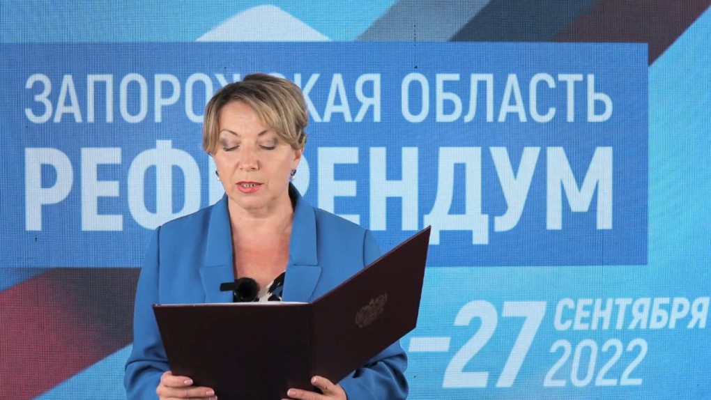 Chủ tịch ủy ban bầu cử tỉnh Zaporizhzhia Galina Danilchenko công bố kết quả trưng cầu dân ý