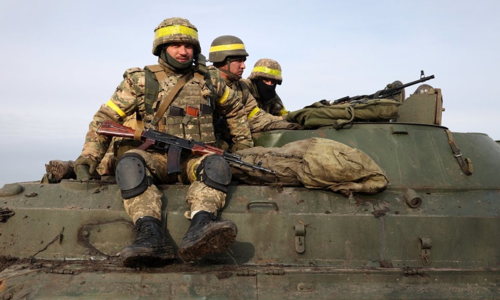 Quân đội Ukraine triển khai ở mặt trận miền đông hôm 24/11. Ảnh: AFP.