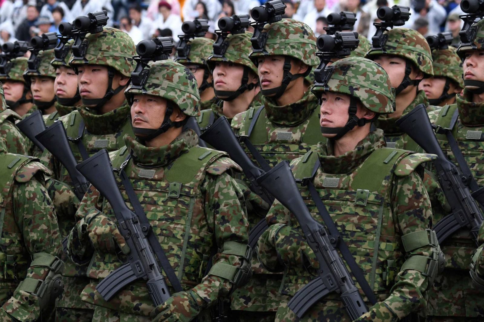 Các binh sĩ thuộc Lực lượng phòng vệ mặt đất của Nhật. Ảnh: Japan Times